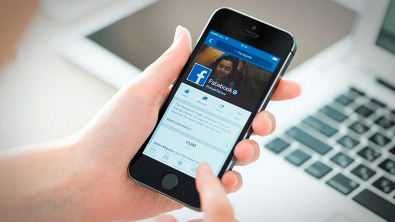 Lướt facebook Lướt facebook