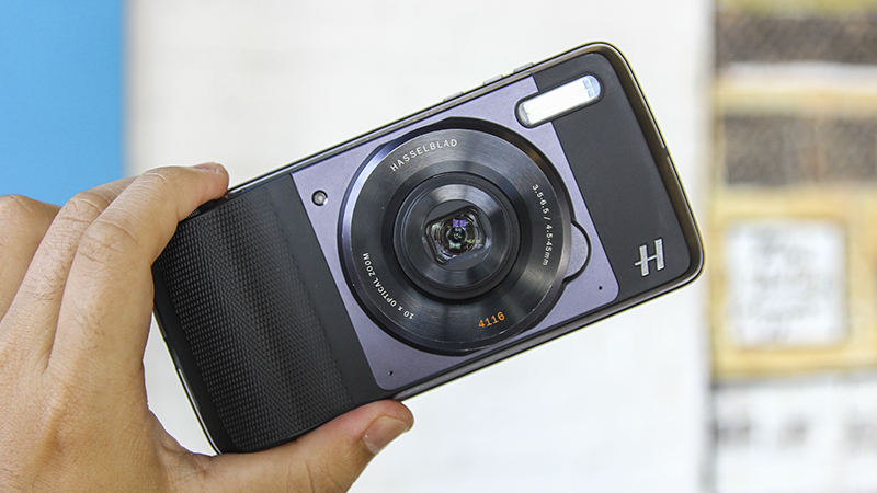 Đánh giá moto mod Hasselblad True Zoom