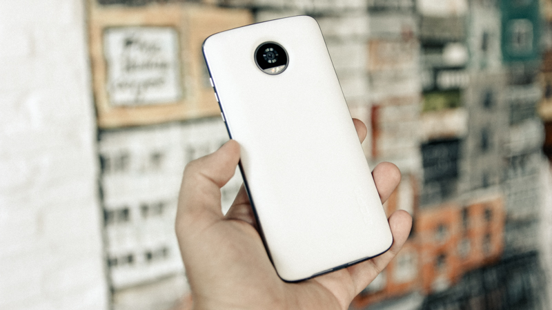 Trên tay Moto mod power pack Trên tay Moto mod power pack