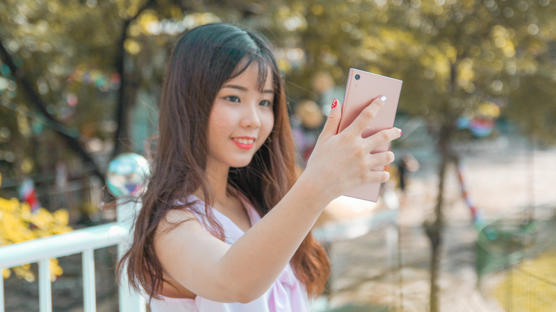 Trên tay Xperia XA1 Ultra phiên bản màu Pink