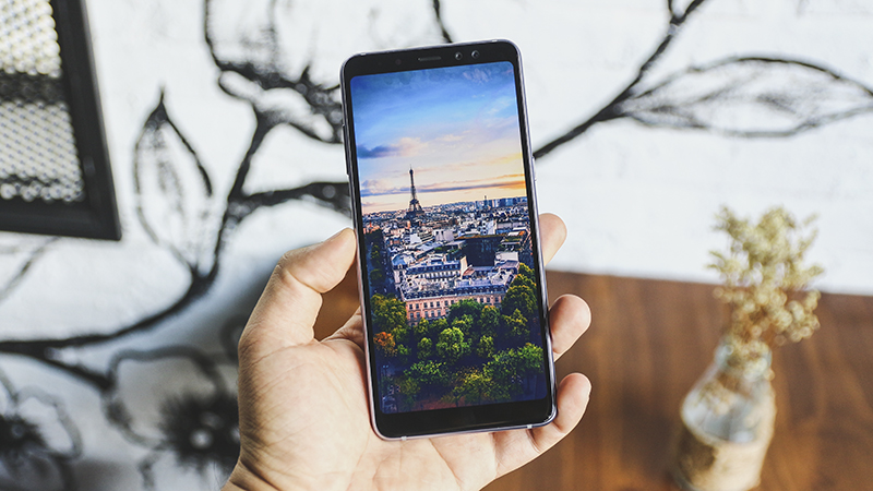 Đánh giá chi tiết Galaxy A8+ 2018