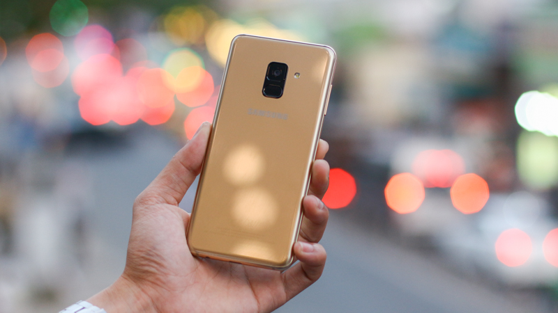 Trên tay Galaxy A8 2018