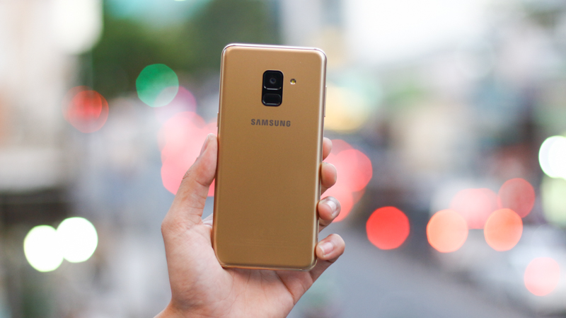 Trên tay Galaxy A8 2018