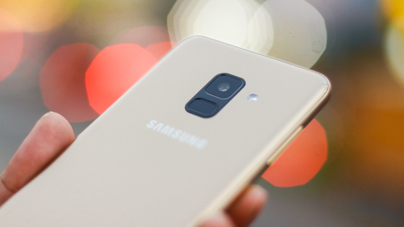Trên tay Galaxy A8 2018