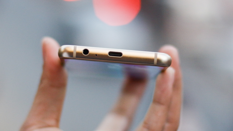Trên tay Galaxy A8 2018