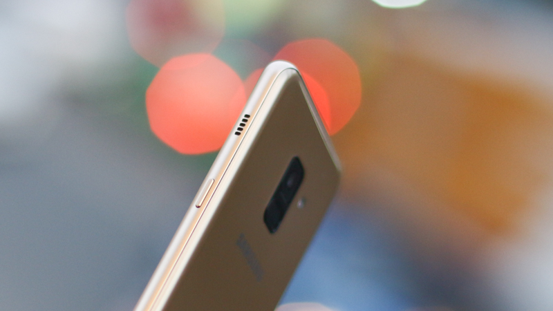 Trên tay Galaxy A8 2018