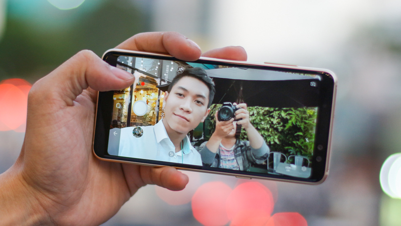 Trên tay Galaxy A8 2018