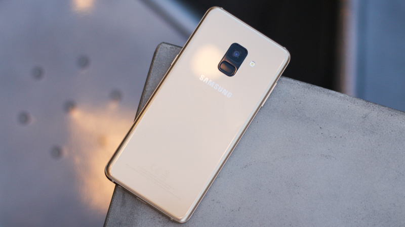 Trên tay Galaxy A8 2018