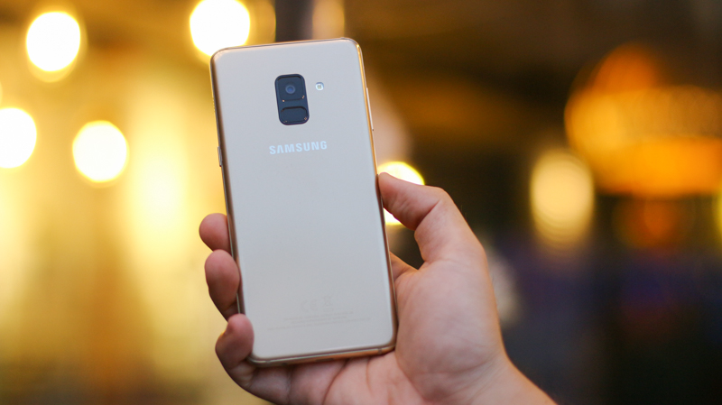 Trên tay Galaxy A8 2018