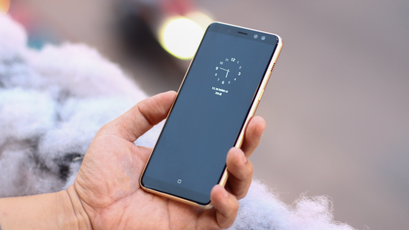 Trên tay Galaxy A8 2018