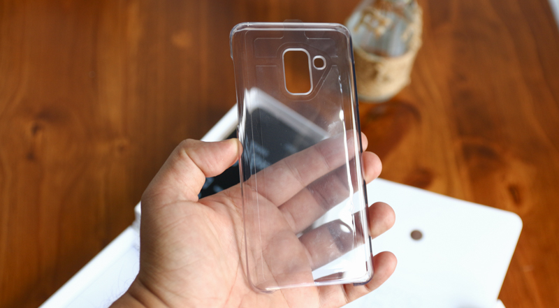 Trên tay Galaxy A8 2018 màu vàng