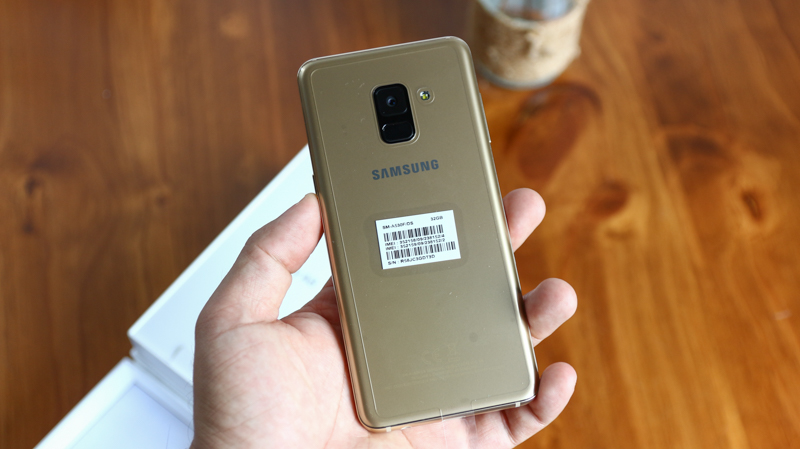 Trên tay Galaxy A8 2018