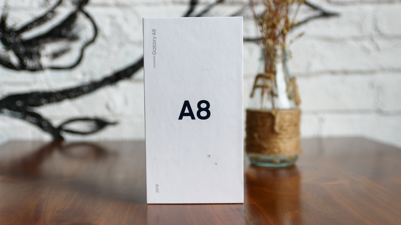 Trên tay Galaxy A8 2018 màu vàng