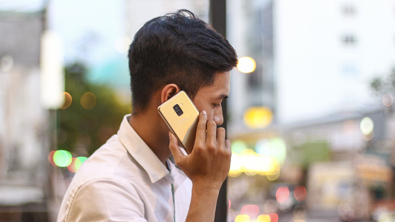 Trên tay Galaxy A8 2018