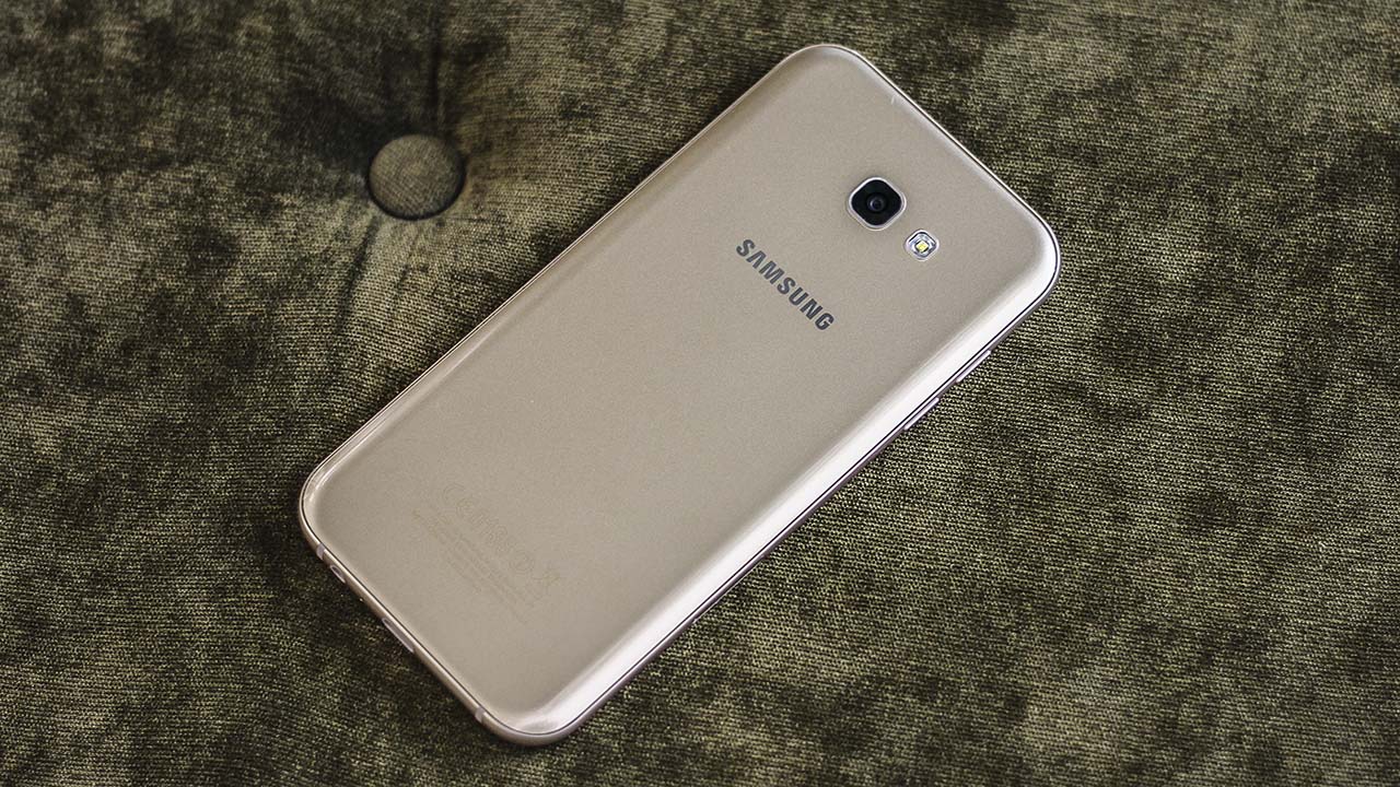 So sánh Galaxy A7 2017 và Galaxy A8 2018