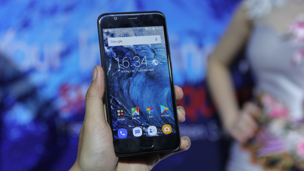 Trên tay nhanh Sharp Pi & Sharp R1: Smartphone Sharp tấn công trở lại thị trường Trên tay nhanh Sharp Pi & Sharp R1: Smartphone Sharp tấn công trở lại thị trường
