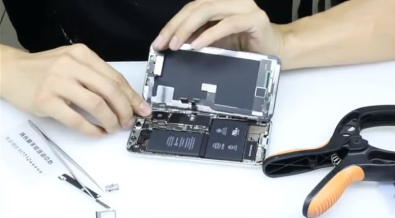 Kết cấu pin chữ L của iPhone X