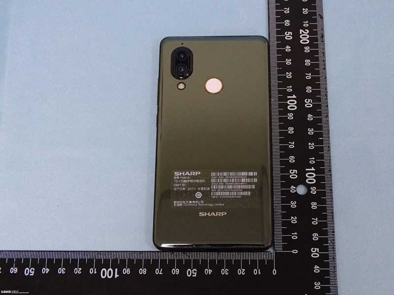 Sharp Aquos S3 lộ ảnh thực tế, viền cạnh trên có notch Sharp Aquos S3 lộ ảnh thực tế, viền cạnh trên có notch