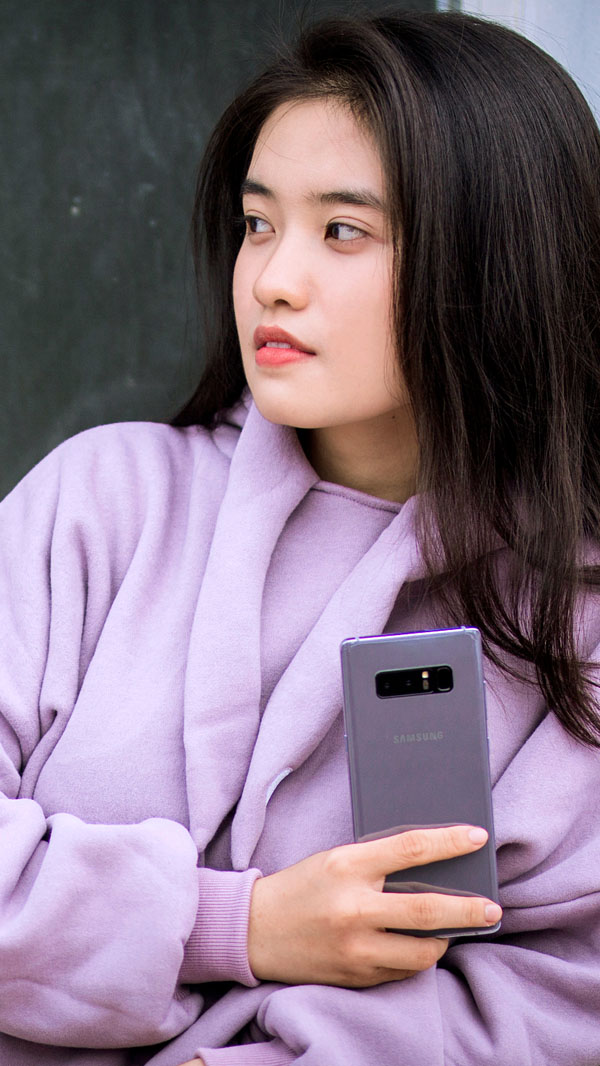 Galaxy Note 8 tím khói Orchid Gray và hot girl 15