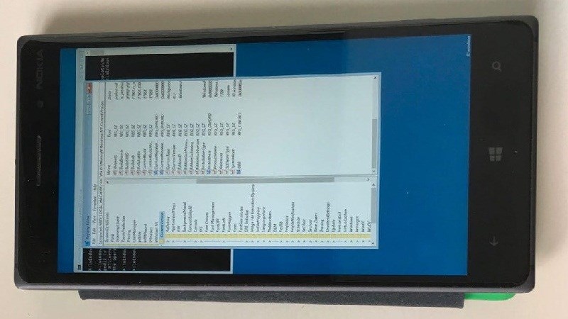 Hacker cài được Windows 10 cho điện thoại Lumia 1520 dùng chip ARM