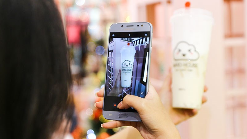 Galaxy J7 Pro, J7+ và câu chuyện về... trà sữa Galaxy J7 Pro, J7+ và câu chuyện về... trà sữa