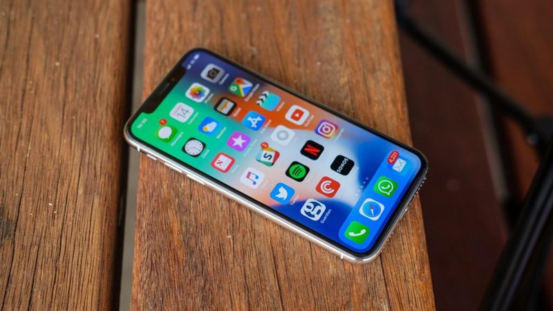 Apple sẽ giữ nguyên mức giá xa xỉ của iPhone X vào năm 2018