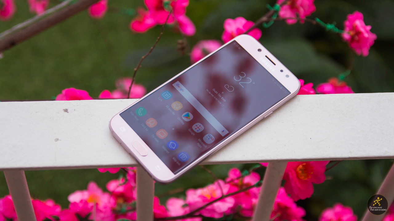 Trên tay Galaxy J7 Pro hồng Trên tay Galaxy J7 Pro hồng