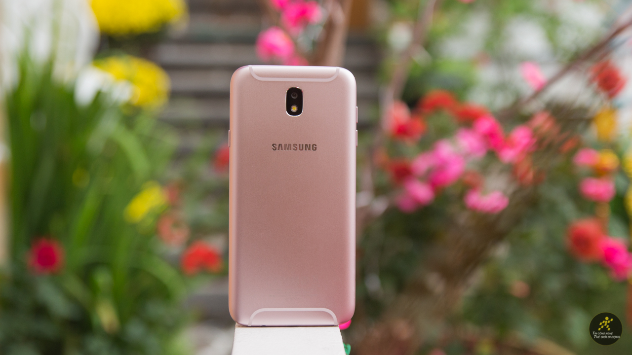 Trên tay Galaxy J7 Pro hồng Trên tay Galaxy J7 Pro hồng