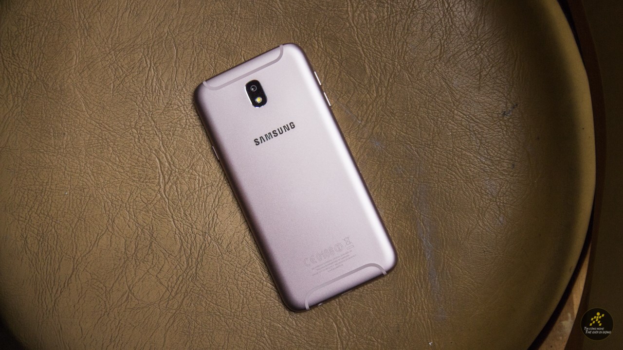 Trên tay Galaxy J7 Pro hồng Trên tay Galaxy J7 Pro hồng