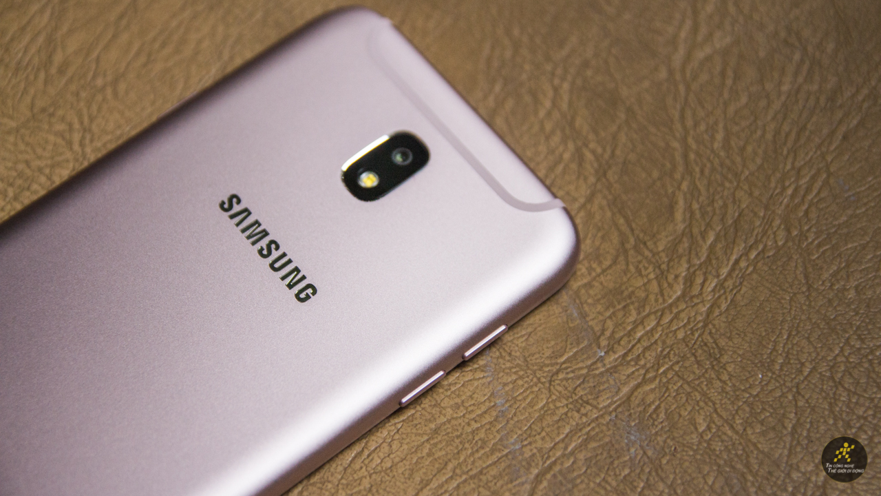 Trên tay Galaxy J7 Pro hồng Trên tay Galaxy J7 Pro hồng