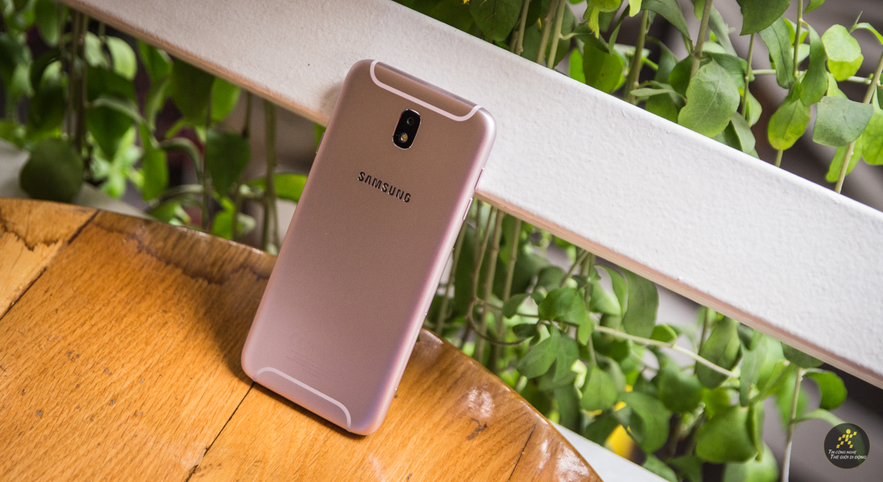 Trên tay Galaxy J7 Pro hồng Trên tay Galaxy J7 Pro hồng
