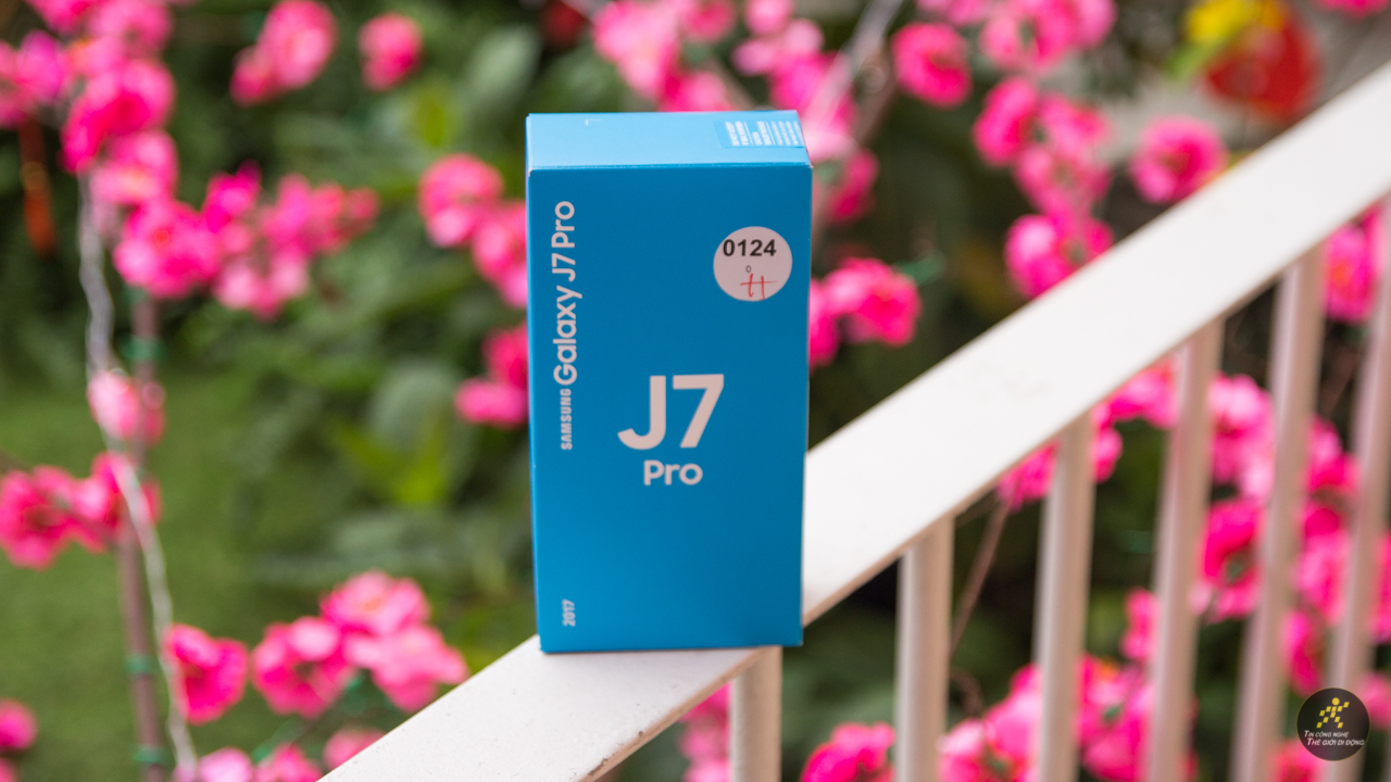 Trên tay Galaxy J7 Pro hồng Trên tay Galaxy J7 Pro hồng