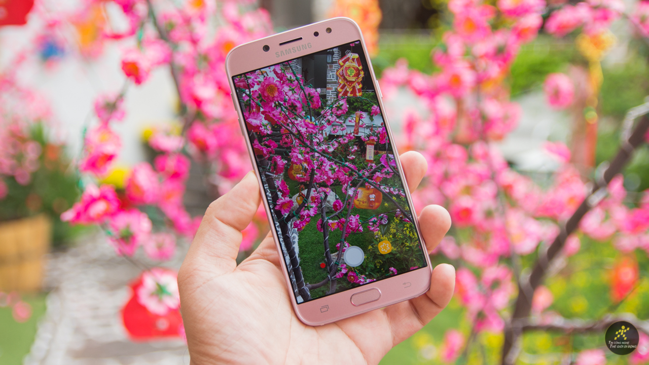 Trên tay Galaxy J7 Pro hồng Trên tay Galaxy J7 Pro hồng