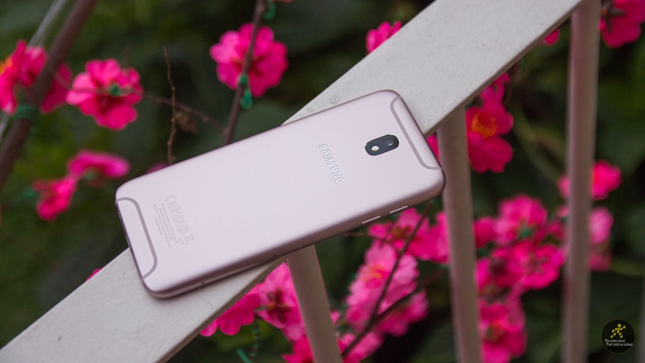Trên tay Galaxy J7 Pro hồng Trên tay Galaxy J7 Pro hồng