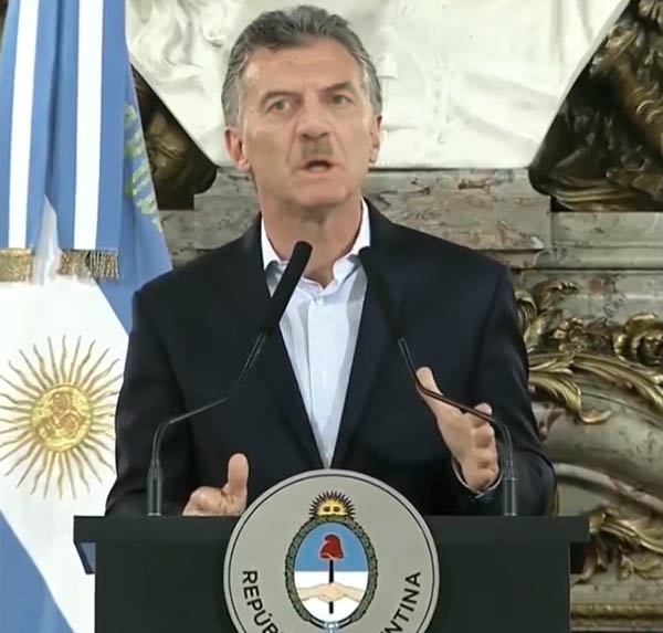 Đánh tráo khuôn mặt Hitler vào Chủ tịch Argentina Đánh tráo khuôn mặt Hitler vào Chủ tịch Argentina