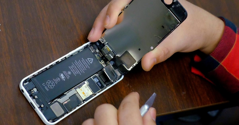 thay thế pin iPhone 6 (ảnh minh họa) thay thế pin iPhone 6 (ảnh minh họa)