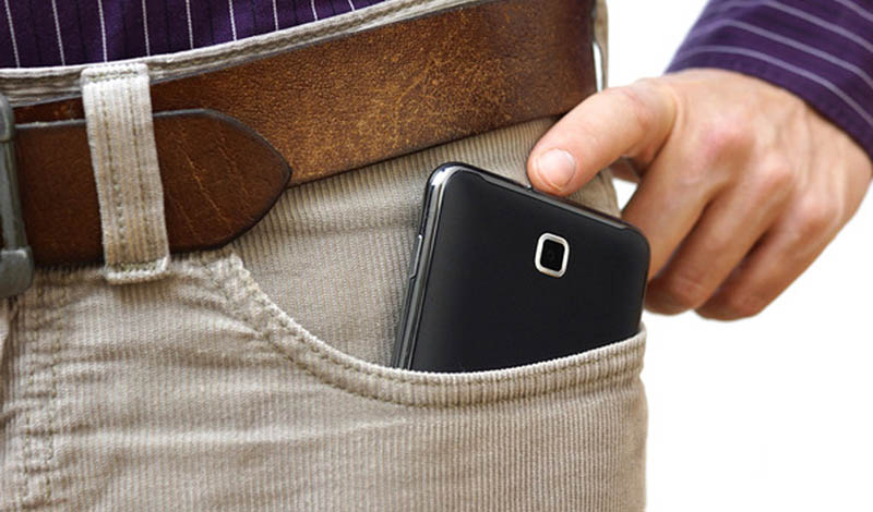 Smartphone nhỏ gọn trong túi quần Smartphone nhỏ gọn trong túi quần
