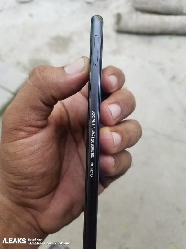 Huawei P20 lộ ảnh thực tế trên tay người dùng kèm thông số cấu hình Huawei P20 lộ ảnh thực tế trên tay người dùng kèm thông số cấu hình