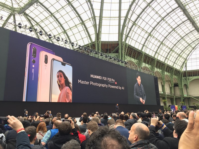 Huawei P20 và P20 Pro chính thức trình làng, smartphone đầu tiên có 3 camera mặt sau Huawei P20 và P20 Pro chính thức trình làng, smartphone đầu tiên có 3 camera mặt sau