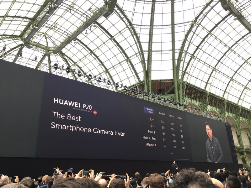Huawei P20 và P20 Pro chính thức trình làng, smartphone đầu tiên có 3 camera mặt sau Huawei P20 và P20 Pro chính thức trình làng, smartphone đầu tiên có 3 camera mặt sau