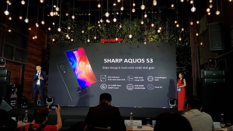 Sharp Aquos S3 ra mắt tại Việt Nam