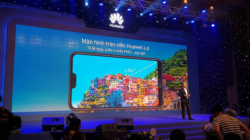 Từ năm 2018, Huawei sẽ hướng tới trải nghiệm màn hình tràn viền cho tất cả các dòng điện thoại của hãng. Từ năm 2018, Huawei sẽ hướng tới trải nghiệm màn hình tràn viền cho tất cả các dòng điện thoại của hãng.