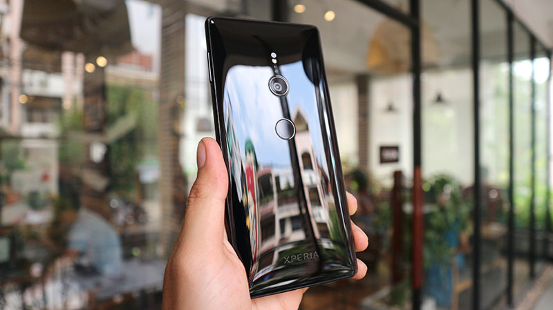 mặt lưng xperia xz2