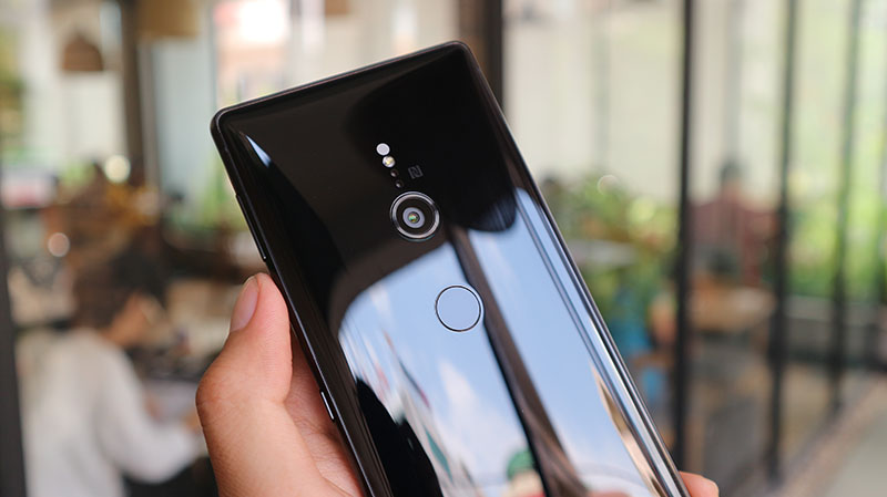 mặt lưng xperia xz2