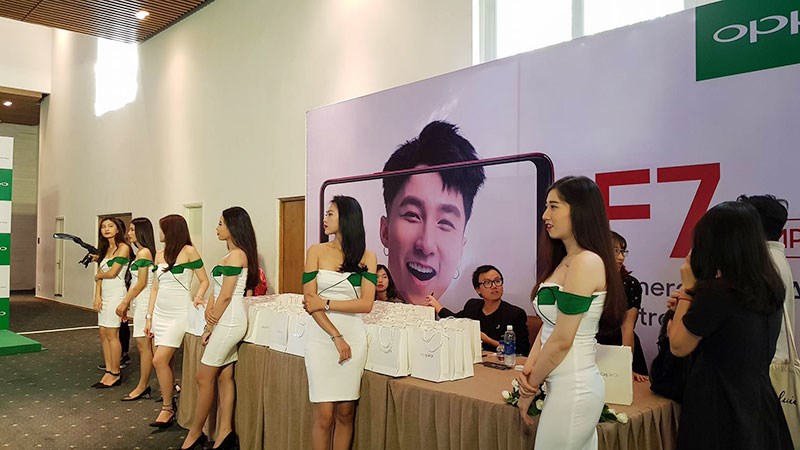 OPPO F7 OPPO F7