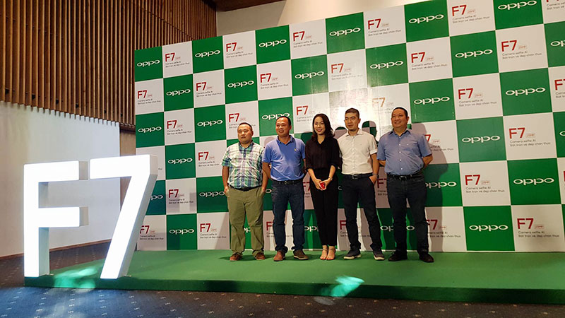 OPPO F7 OPPO F7