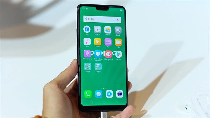 Trên tay và đánh giá nhanh OPPO F7 đen kim cương