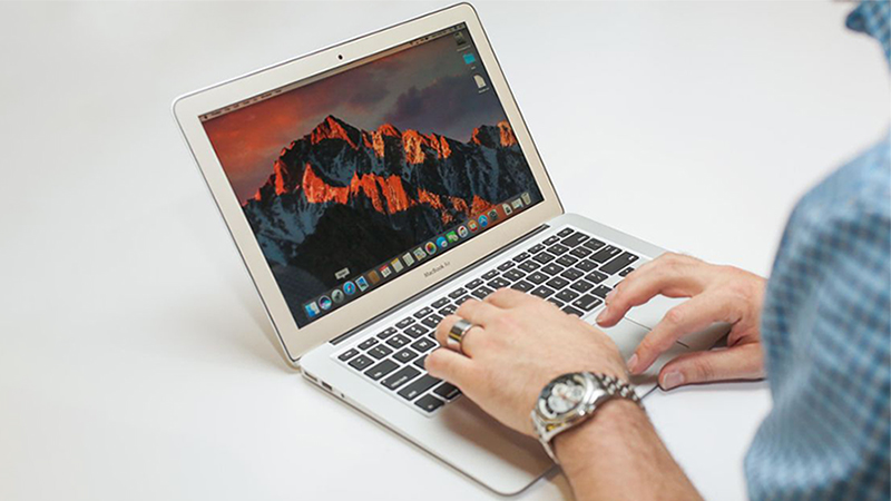 Macbook Air 2017 giảm giá