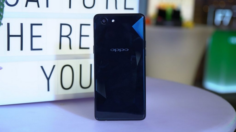 OPPO F7 Youth OPPO F7 Youth