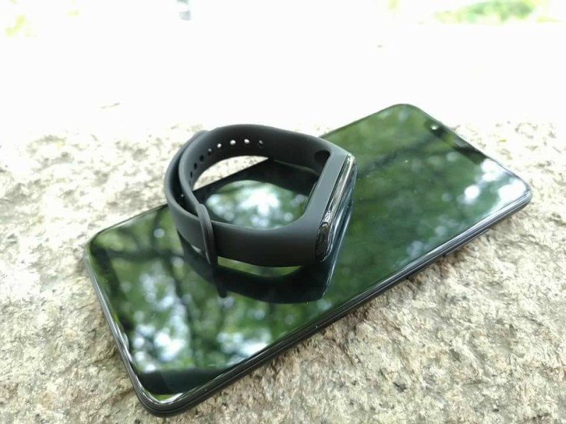 Mi 8 và Mi Band 3 Mi 8 và Mi Band 3